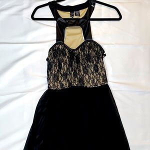 Size 7; Windsor flowy dress. Mini.